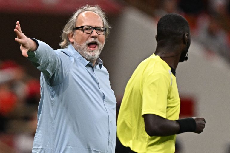 توم سينتفيت مدرب منتخب مالي يوجه لاعبيه ضد المغرب