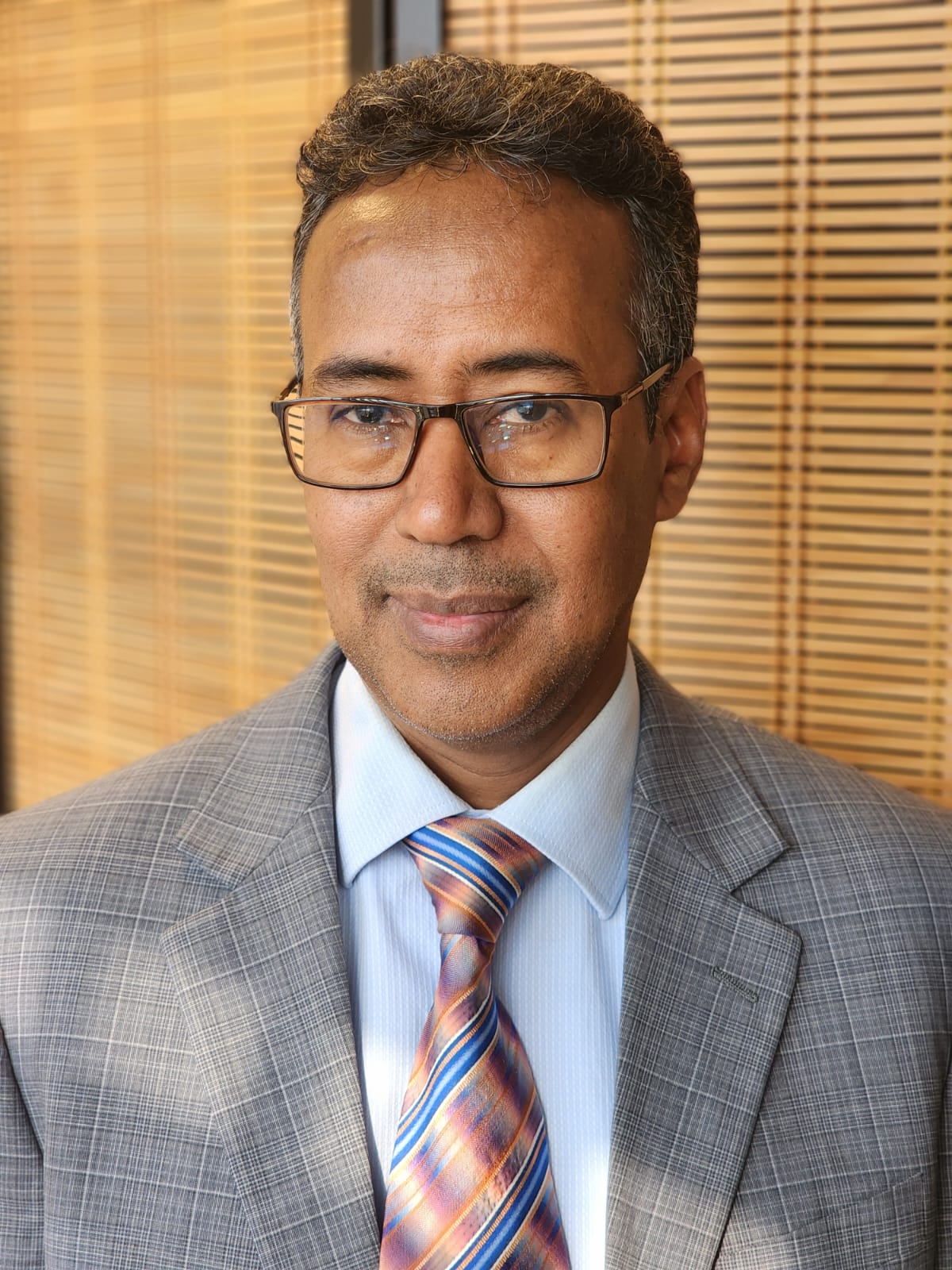 يعقوب آلويمين - دكتور في القانون