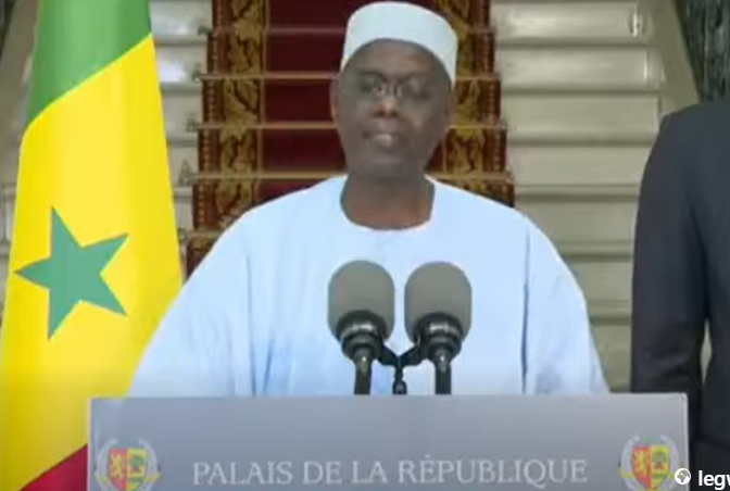 الرئيس السنغالي يعين وزيرا أول جديد خلفا لزعيم "باستيف"