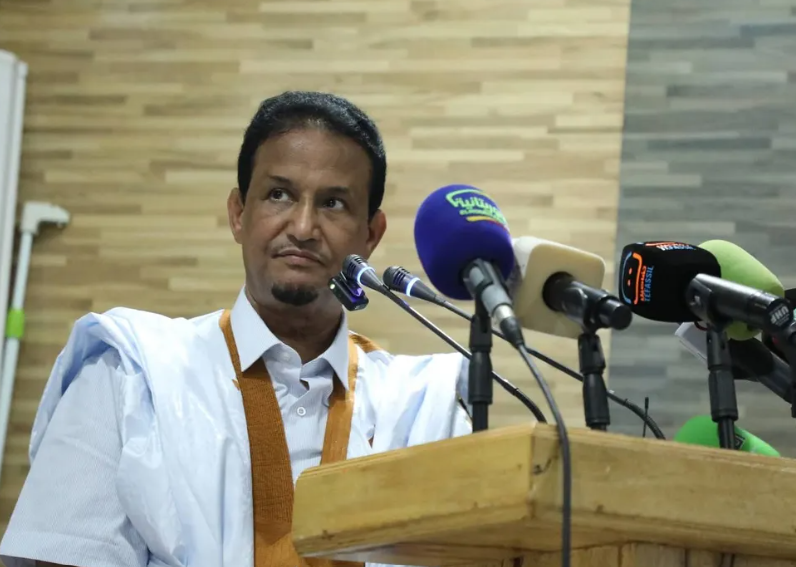 الشنقيطي يدعو موريتانيا للمساهمة في مبادرة صلح بمالي ويحذر من تداعيات تفككها