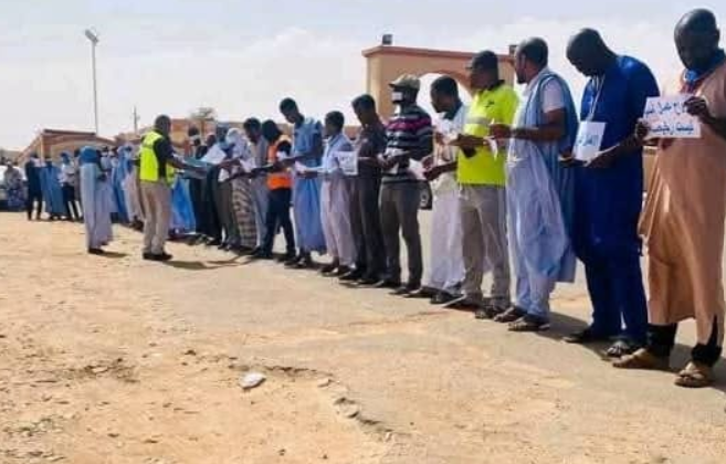 عمال "سنيم" في الزويرات يجددون احتجاجاتهم للمطالبة بتحسين الخدمات
