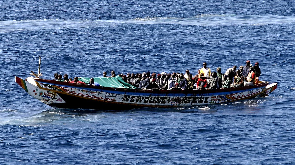 خفر السواحل ينقذ 110 مهاجرين قبالة نواكشوط بعد تعطل زورقهم