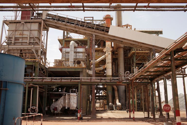 منشأة في منجم سومير الذي تديره الشركة الفرنسية